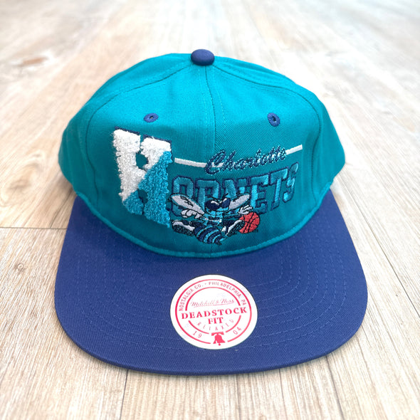 Mitchell & Ness NBA Varsity Letter Charlotte Hornets Snapback Hat